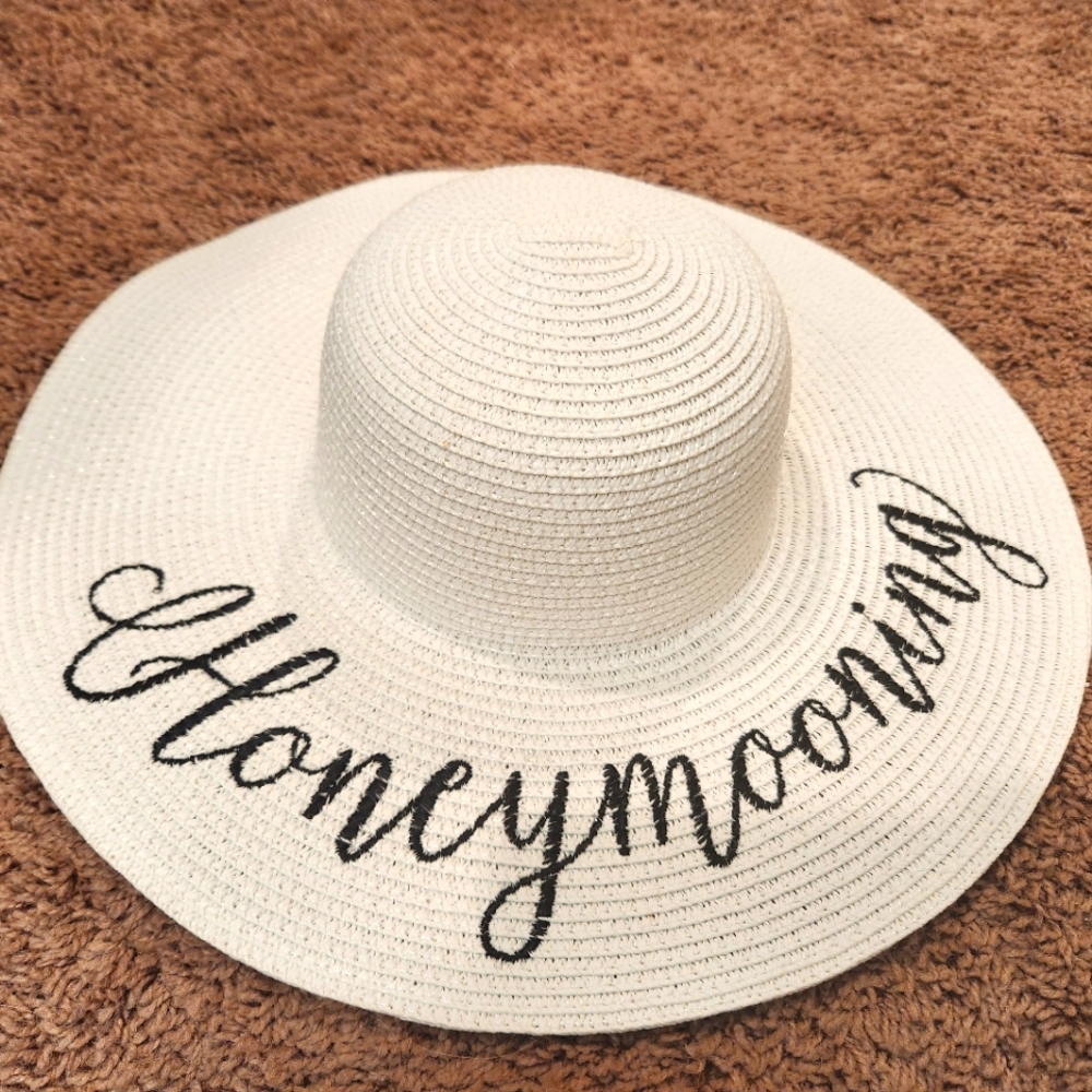 Honeymooning sun hat